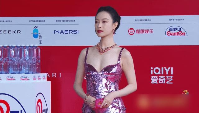 北影节闭幕夜太炸！这些明星美到热搜，谁戳中你的审美？