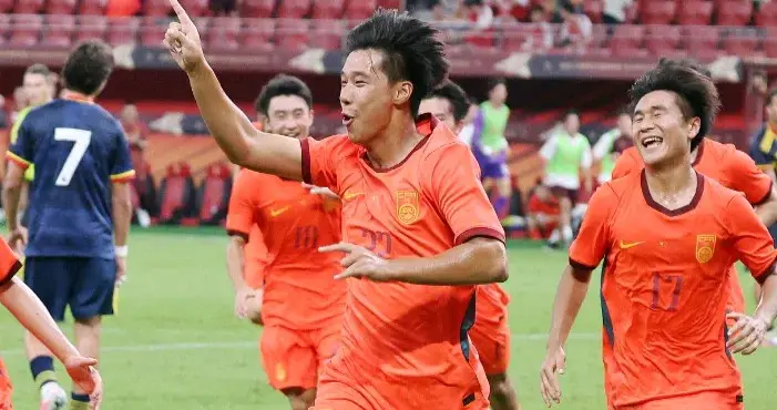 U17国足力克英超冠军U17队！绝杀功臣表示，他们把对手都跑抽筋了