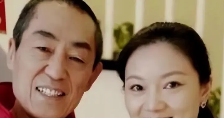 央媒发文，高调官宣张艺谋新身份，全家移民美国改国籍真相大白！