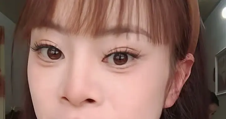 佳玲特意化妆打扮了一下，自己化完很满意，评论区一翻彻底心凉了