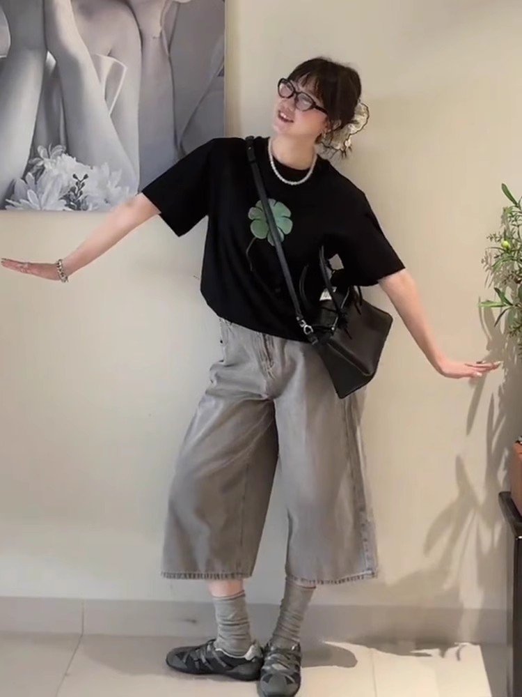 2025新款深灰色花朵印花正肩短袖t恤女