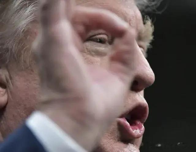 特朗普加关税消除贸易逆差是个伪命题，担心6月美元霸权崩溃才是