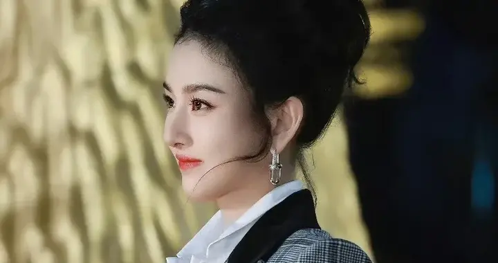 深圳这一夜:人气爆棚王凯，五官精致的宋祖儿都败给一个70岁老太