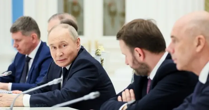 普京深夜召见全体寡头，亲口安抚在场众人的沮丧情绪