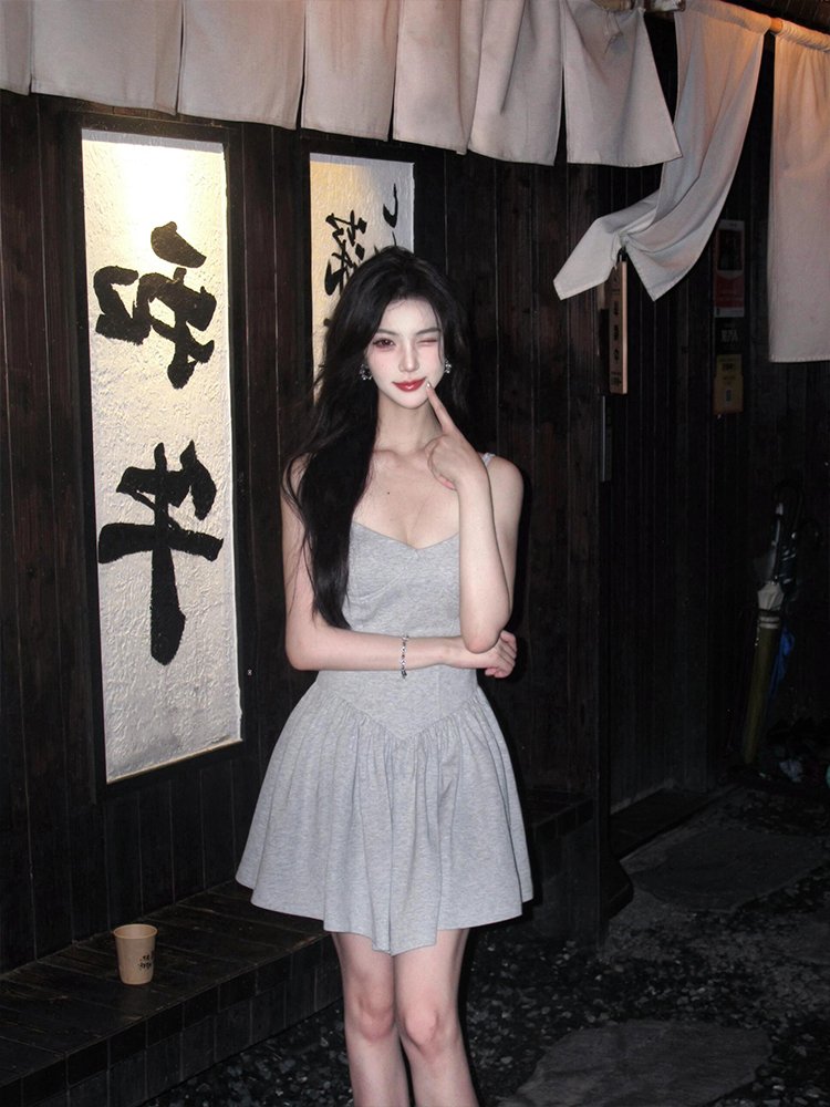 芭蕾风纯欲法式收腰a字吊带连衣裙