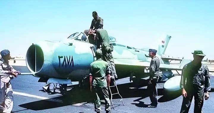 购买中国战斗机不给钱，7次追债都没还，这个嚣张小国报应来了