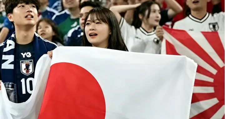 日本人在世界杯打旭日旗！理解日本的"双面性"，历史早给出答案