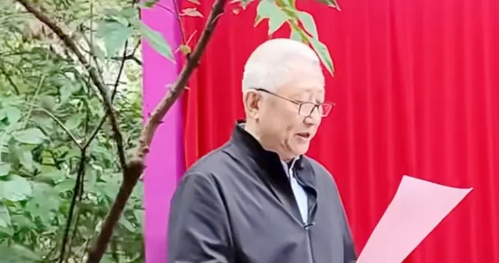 张元龙与冉孟凯在重庆共同为张伯苓纪念馆揭幕