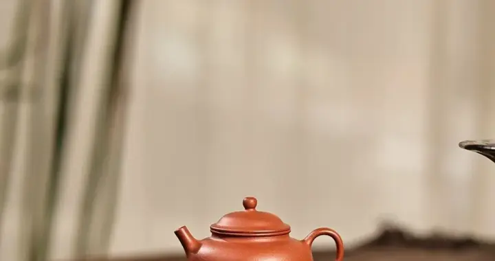 一握盈寸，朱泥温润：这只90cc小壶，装得下整个江南的午后