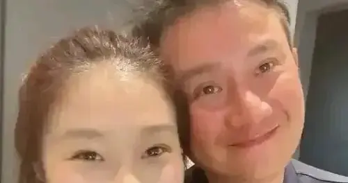 文章和朋友在上海开陕西餐馆了！亲自待客，文爱马为老爸宣传