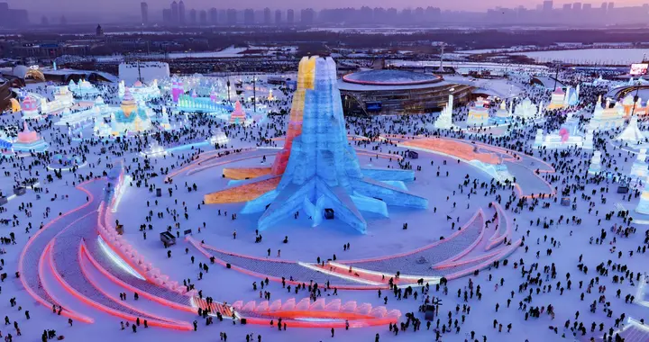 哈尔滨冰雪大世界，是我去过最“冷”也最“暖”的地方