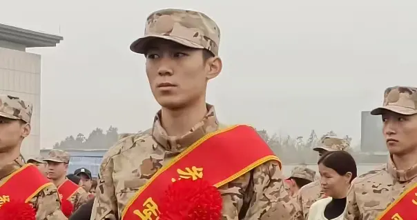 23岁江西军人杨聪去世，家人透露原因，还有2个月退伍，太惋惜