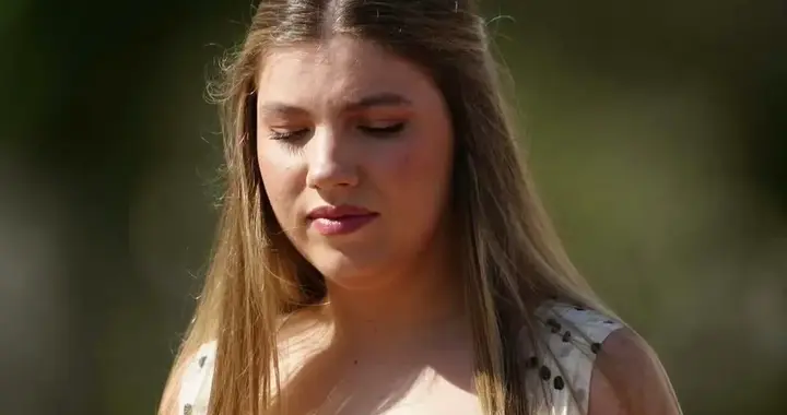 体态不受控制！索菲亚公主亮相，身段愈发圆润饱满，上臂肉感十足