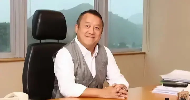 两年前做动脉瘤手术后已打算卸任，5度申请离职被挽留