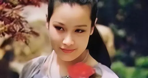 因春晚一夜成名，56岁患癌在异国离世，临终前才说出自己身世！