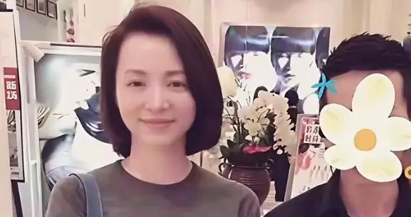 董卿罕见现身，整个人苍老了许多