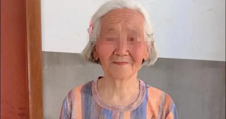 5个姑姑都不管82岁奶奶，我把奶奶接来住50天后才懂：老人最歹毒