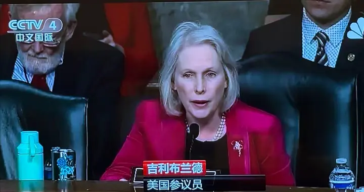 吉利布兰德要求海格赛斯辞职——民主党的女权主义者终于发声了