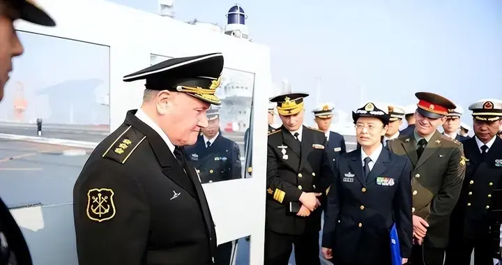 中国对辽宁舰做了什么？为何俄海军司令刚一登舰，顿时脸色大变