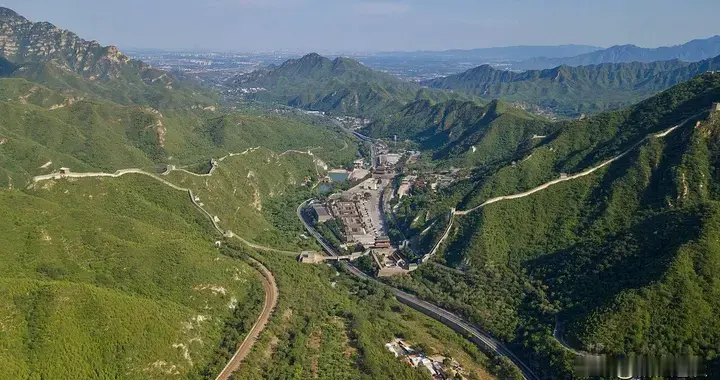 长城一共修了多长时间？最长有多长？起了多大作用？