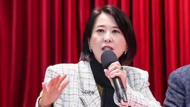 健康蓝天6l8k：不知王鸿微那根神经出了