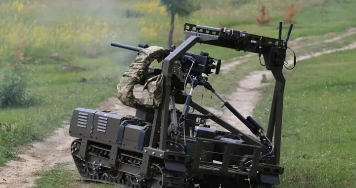 45天压制俄军进攻！割草机大小的无人战车，真成乌军防线新杀器？