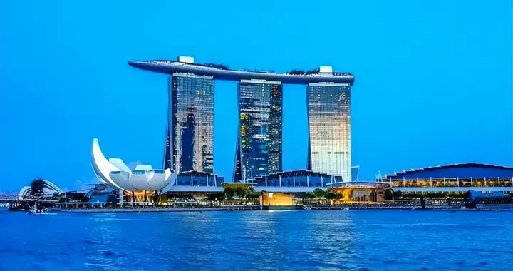 英媒：中国富人为何逃离新加坡？中国不给脸，新加坡也就是个县了