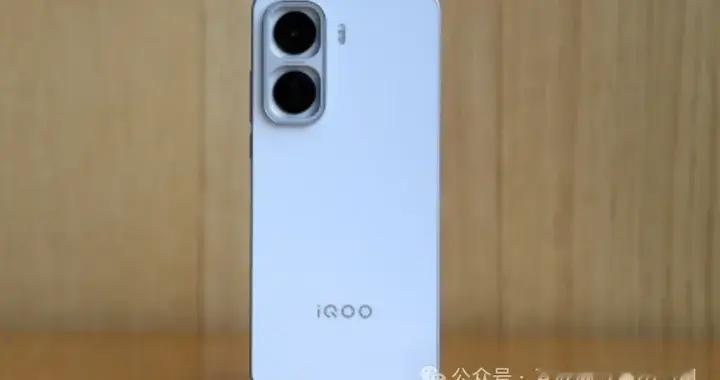 iQOO Neo11和iQOO 15T哪个好？对比后，强弱一目了然