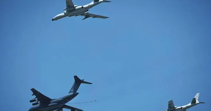 轰炸机抵近东京，美国拒表态，日本承认波茨坦公告，求中国一件事