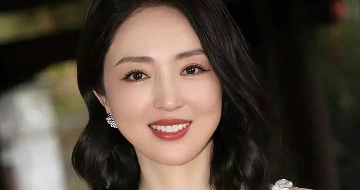 董璇正装美爆了