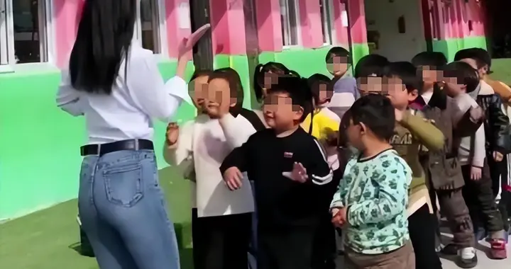 退休老干部频繁“联系”女幼师，聊天记录被公开，网友看上瘾了！