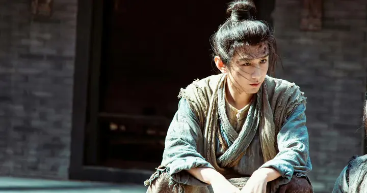 成毅“脏脏包”秒变“贵气太子”，这波反差萌我直接嗨爆！