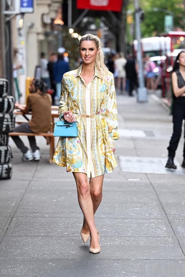 尼基希尔顿参加范思哲品牌晚会