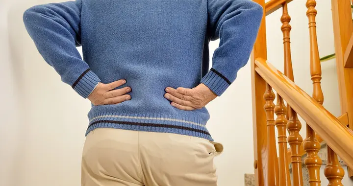 肾衰来临，小便先知！医生直言：小便出4种表现，或是肾衰信号