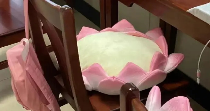 NO.795 今日笑话 买这么大的灯可以干嘛