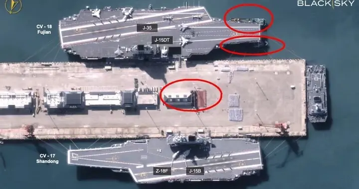 福建舰服役将近！美卫星：甲板已摆上7架舰载机、观礼台已搭建！