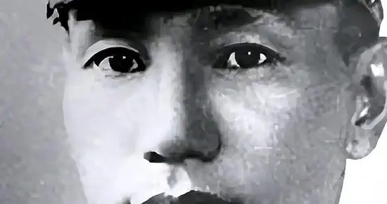 1937年，蒋经国回国，其母毛福梅叮嘱：见了宋夫人也要叫娘