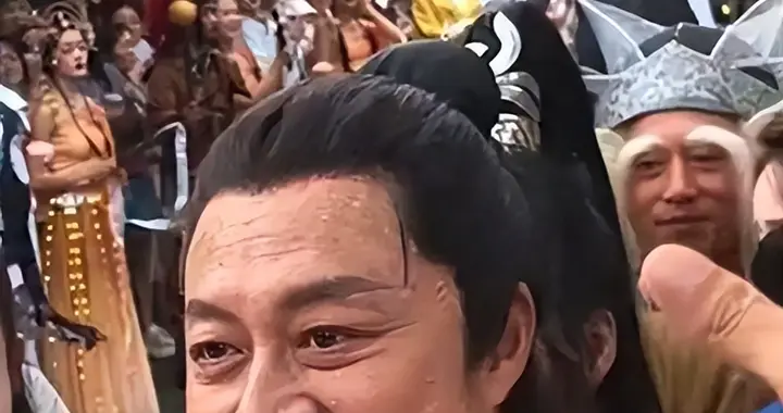 “咆哮帝”马景涛不再拍戏，转战商演后高温晕倒，小26岁女友力挺