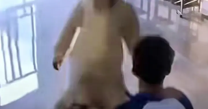 九双手托住的，不止是一位老师