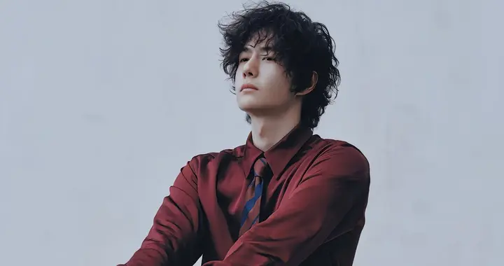 王一博掌控时尚的神，纯素颜拍摄杂志，放飞自我