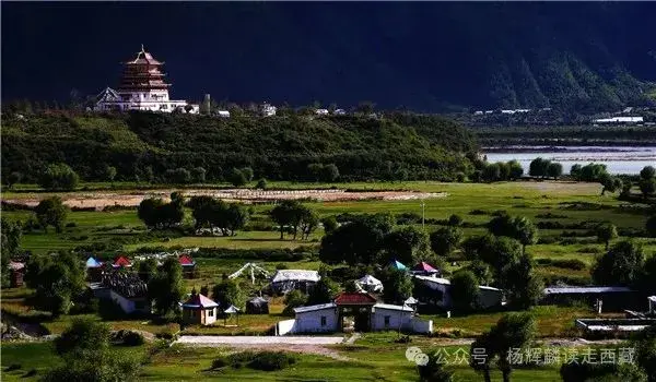 林芝，八一镇的湖泊与瀑布