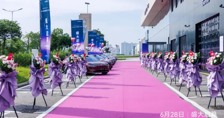 城北新地标启幕！鸿蒙智行长沙香江国际汽车城店6 月 28 日耀世开业