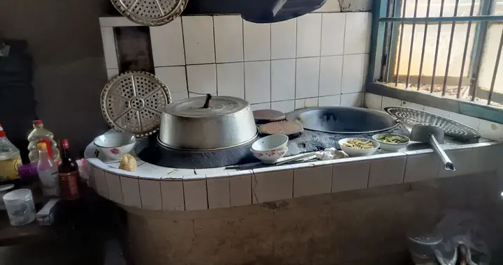 生产队那个年代（186）—传统老物件：铁锅