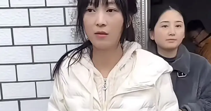 重庆呆呆快崩溃！千人吃光5头猪，网红女砸场子，担心的事发生了