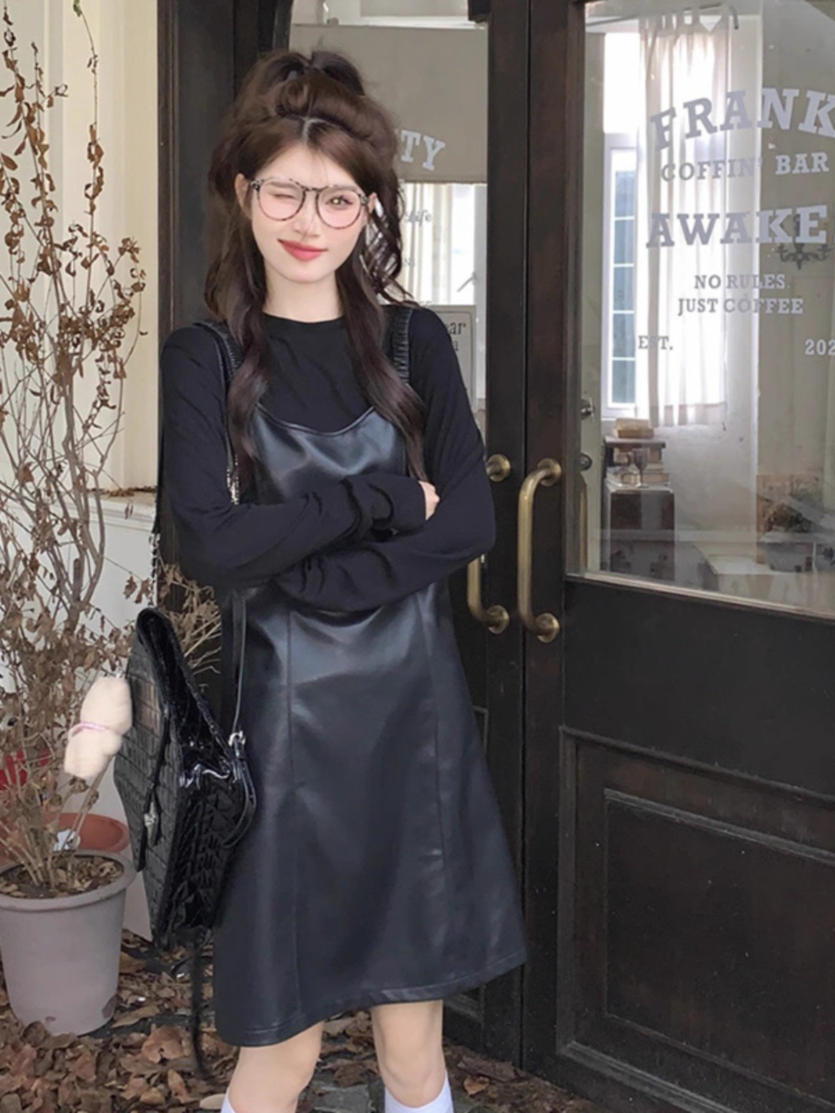 法式黑色pu皮裙吊带连衣裙女秋冬高级感