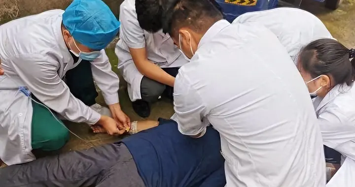 心源性猝死的人越来越多？医生强调：宁可喝茶水，建议也别做5事