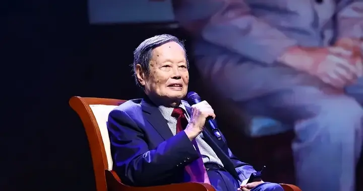 杨振宁：一个时间的解题人
