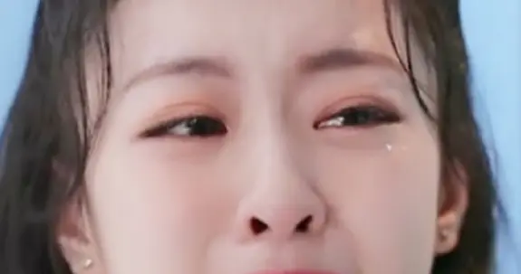 内娱阴暗藏不住了？又一知名女星自曝"想离开", 年仅25岁令人遗憾