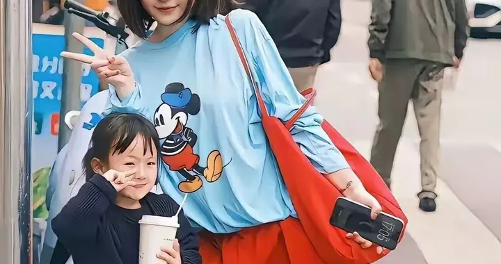 黄一鸣的女儿没被她保护好，这样的捞金方式太影响孩子的三观了