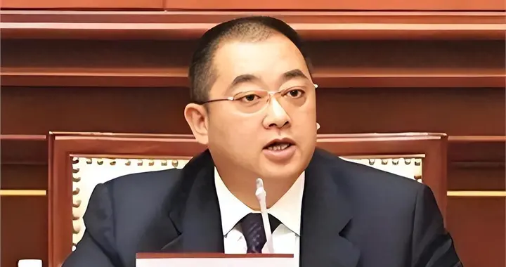 套现八亿隐居美国：恒大夏海钧被冻六百亿，嫌五万生活费太少？